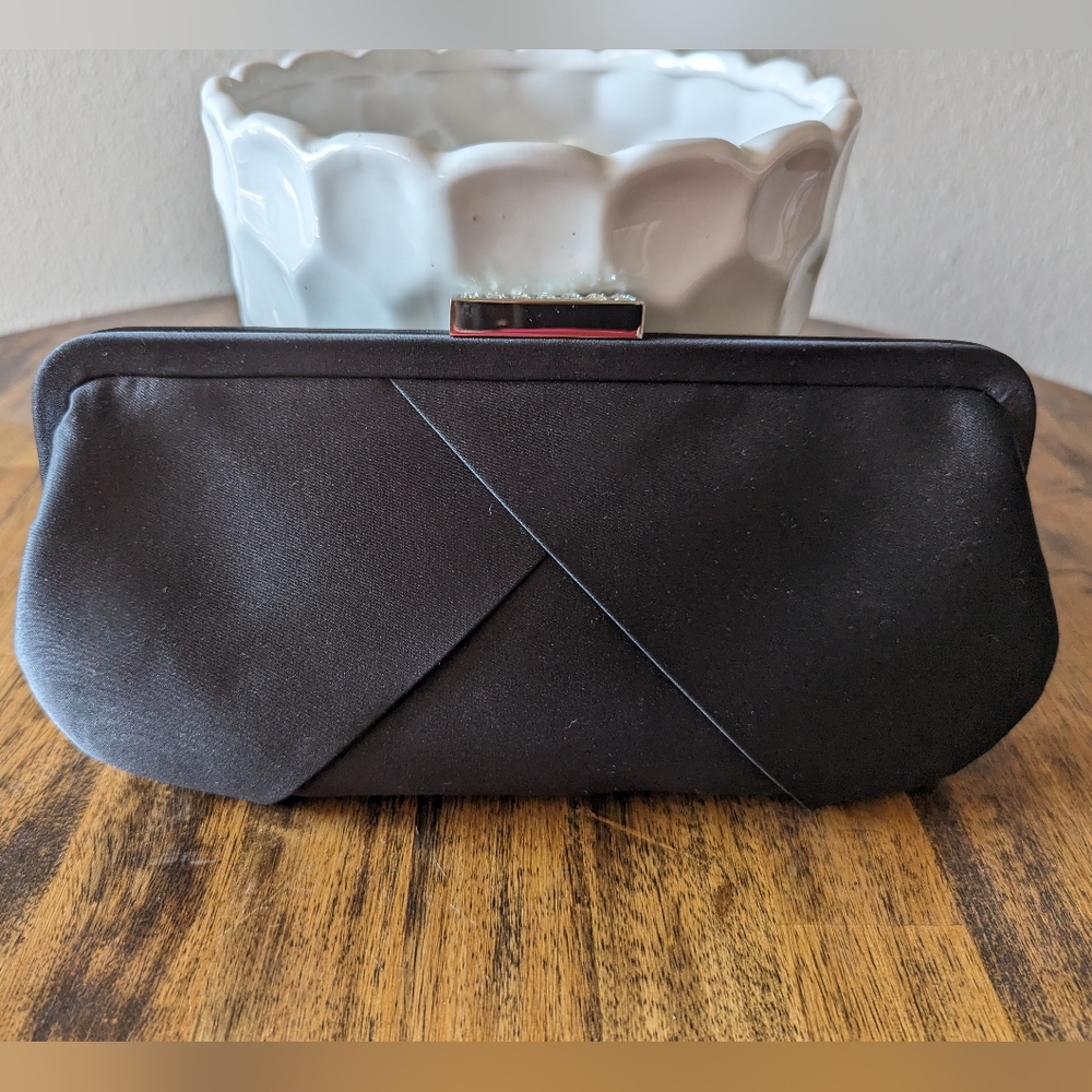 Beautiful Le Regale Crystal Clasp Satin Tuxedo Black Evening Bag/Purse